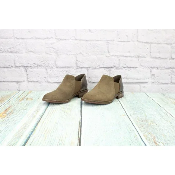 Clarks  Brown Leather Slip On Chelsea Ankle Boots Size 7.5 Medium - Picture 2 of 9